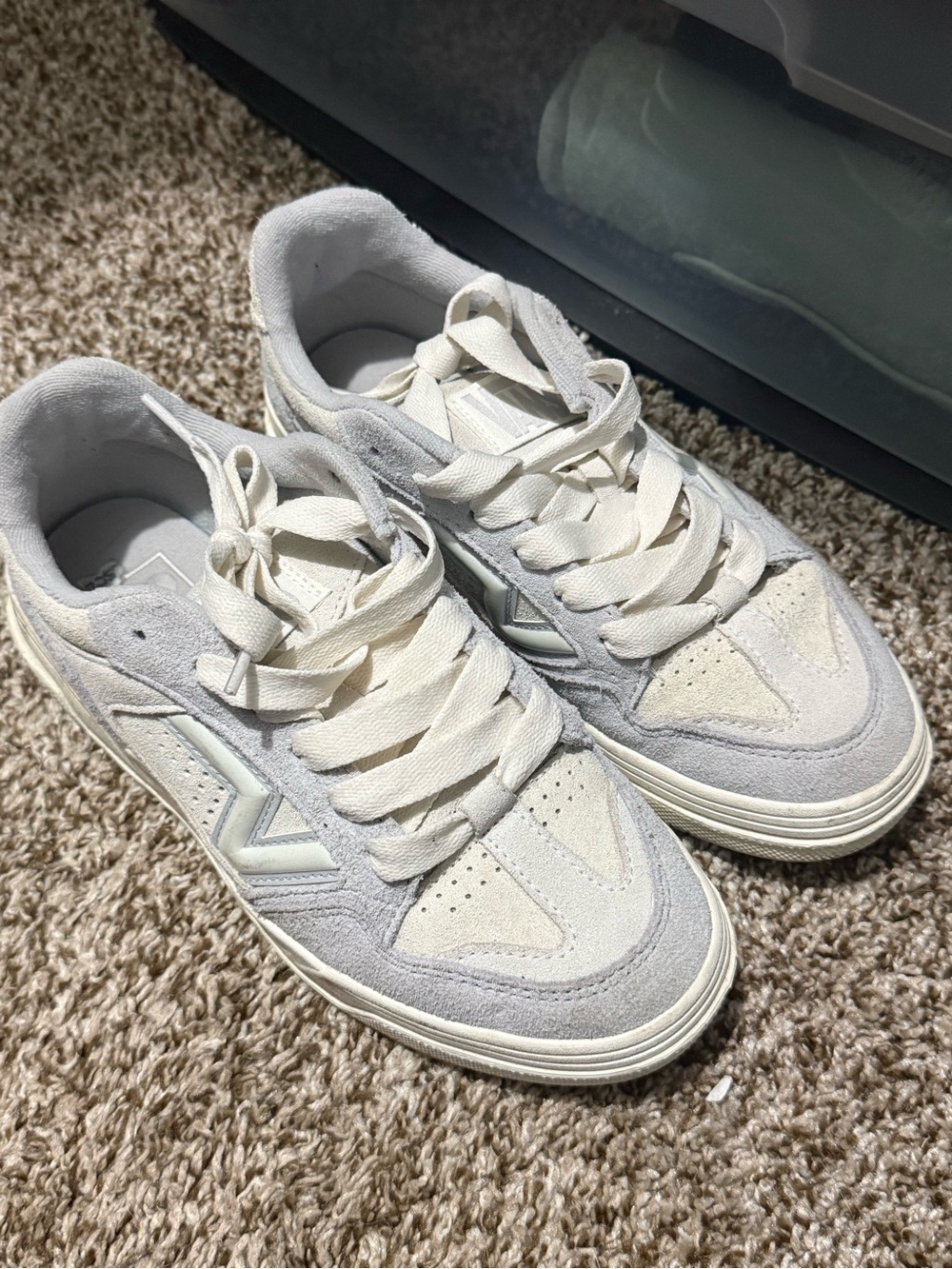 Vans Women's Low-Top Sneakers in Light Gray and Cream